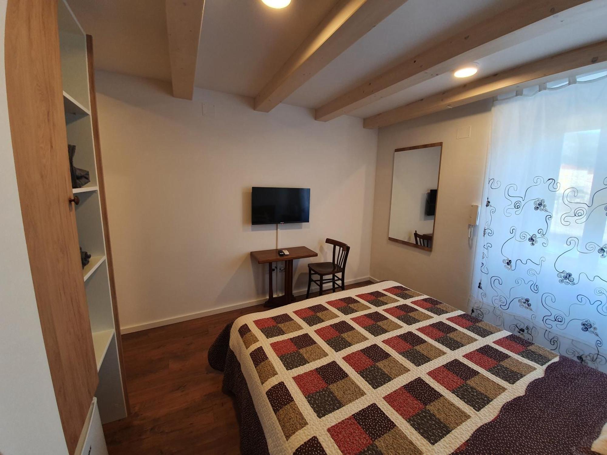 Room Cs Cres Esterno foto